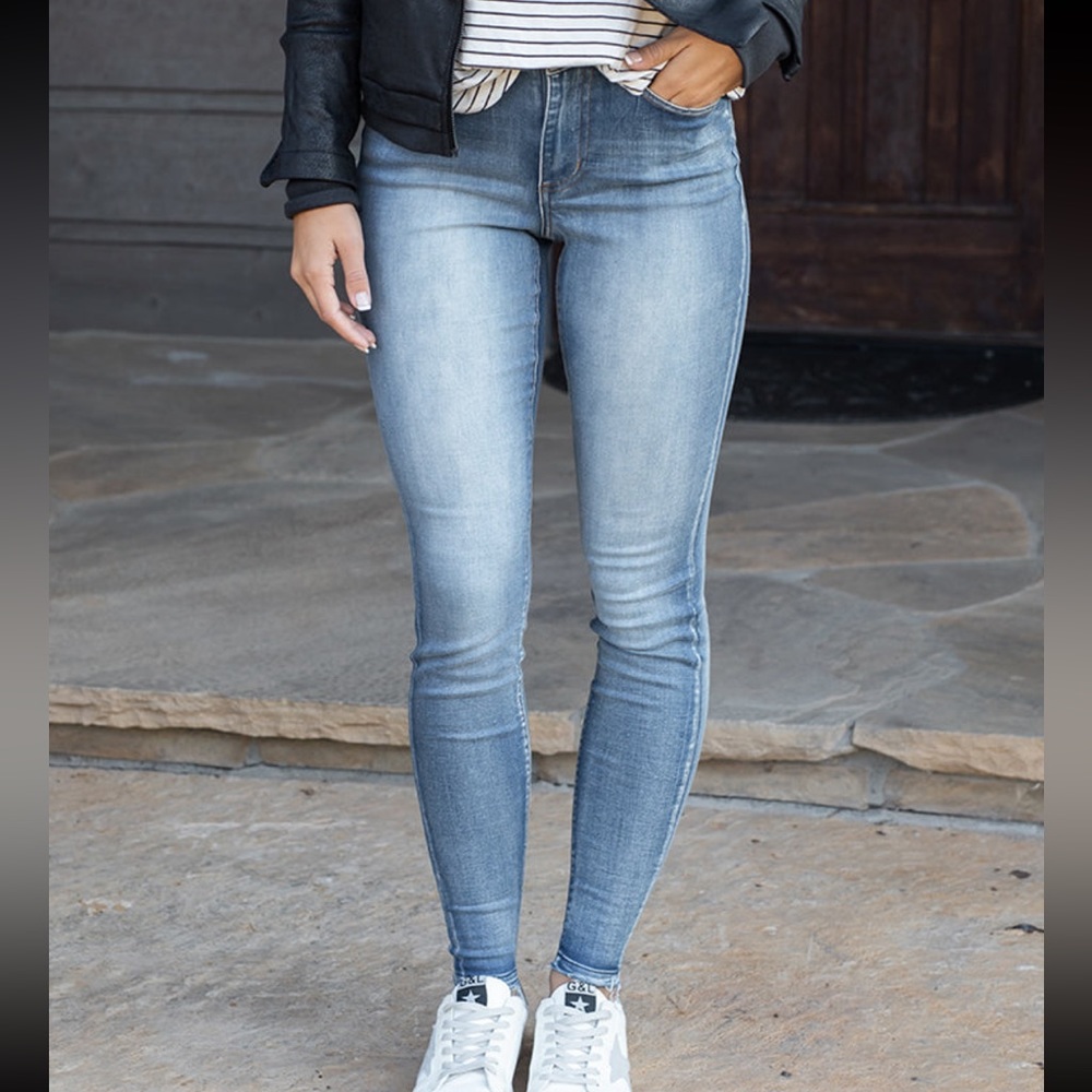 Grace & Lace mid rise non distessed jegging Jeans 12
